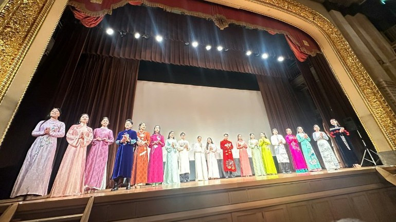 The evening also featured a traditional ao dai fashion show. image-64.jpg