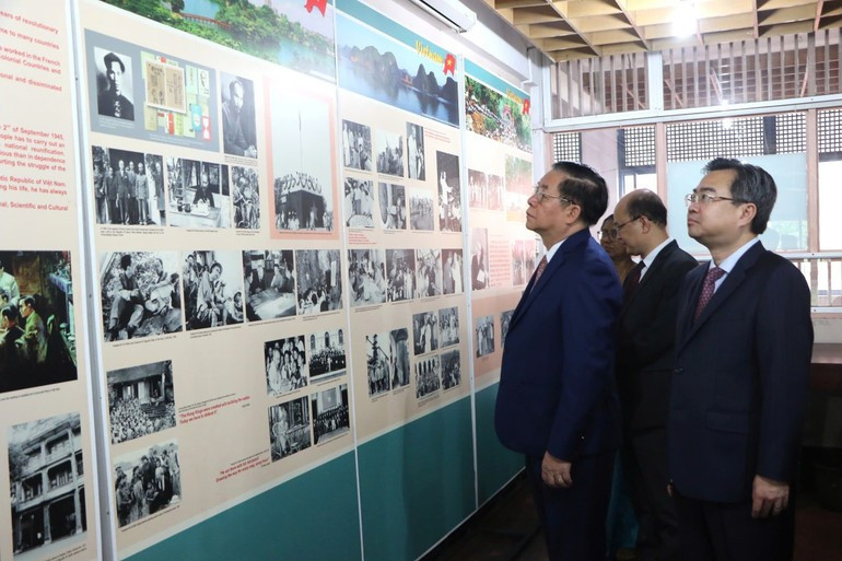 The CPV delegation visits the Ho Chi Minh Space at the Colombo Public Library z6666715512353-57175db7788815ed85a1bd135ad0a44.jpg