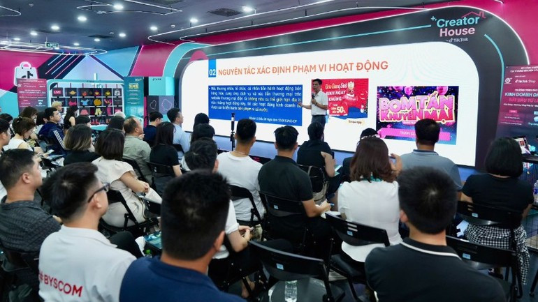 An expert shares insights on e-commerce development. (Photo: MOIT) image-46.jpg