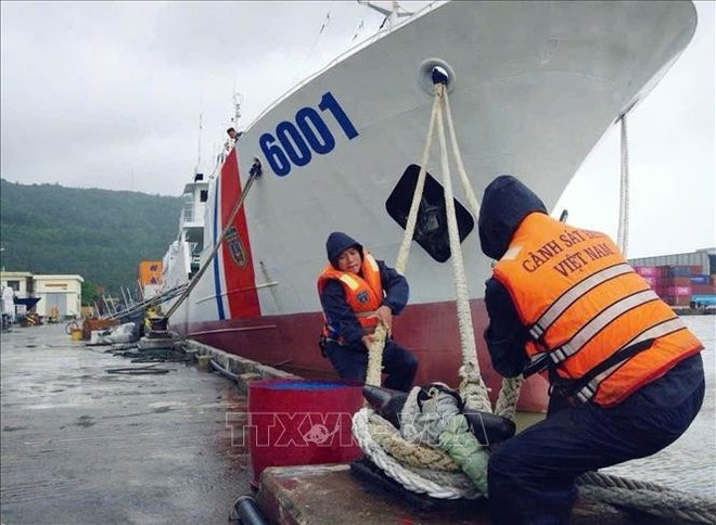 Coast Guard ships anchored at port. (Photo: VNA)