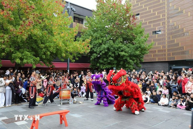 Vietnamese people in the UK celebrate Mid-Autumn Festival (Photo: VNA) Vietnamese people in the UK celebrate Mid-Autumn Festival (Photo: VNA)