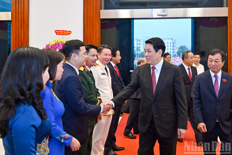 President Luong Cuong with delegates at the first congress of the Party Organisation of Phu Tho province. President Luong Cuong with delegates at the first congress of the Party Organisation of Phu Tho province.