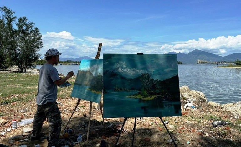 The Da Nang Museum of Fine Arts organises trips for local artists. (Photo: ANH DAO) image-1.jpg