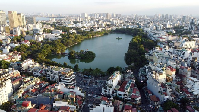 Hoan Kiem Lake in Ha Noi (Photo: VNA)