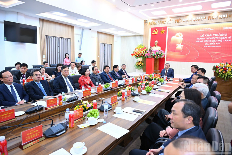 Overview of the launching ceremony at the headquarters of Nhan Dan Newspaper. image-10.jpg