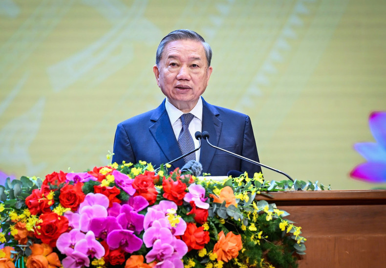 Party General Secretary To Lam delivers a speech. 070da45eb3353a6b6324.jpg