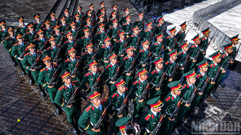 The cadets practiced with discipline and determination to fulfill their mission at the concert, a political–artistic event organised by Nhan Dan Newspaper. 2.jpg