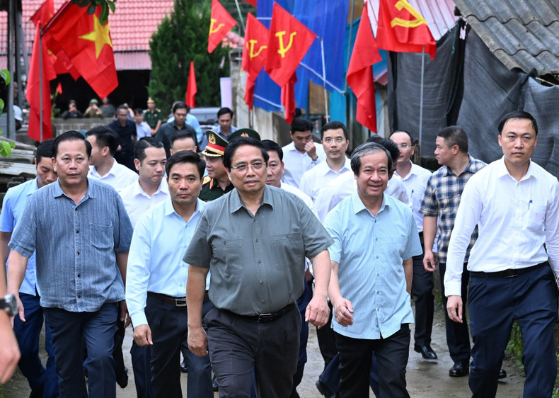 Prime Minister Pham Minh Chinh attends the groundbreaking ceremony of Bat Mot Boarding School for Primary and Lower Secondary Students in the mountainous commune of Bat Mot. image.jpg