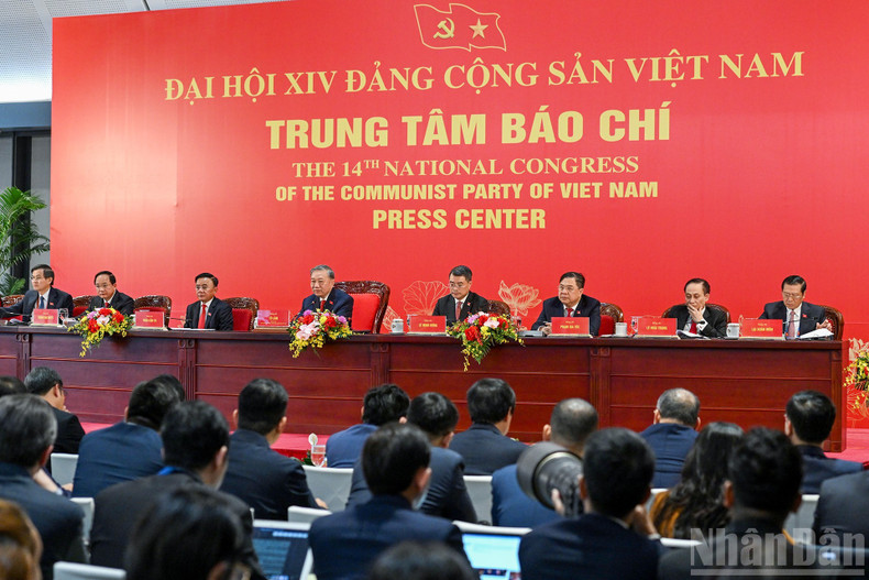 Party General Secretary To Lam chairs an international press conference to announce the outcomes of the 14th National Party Congress.