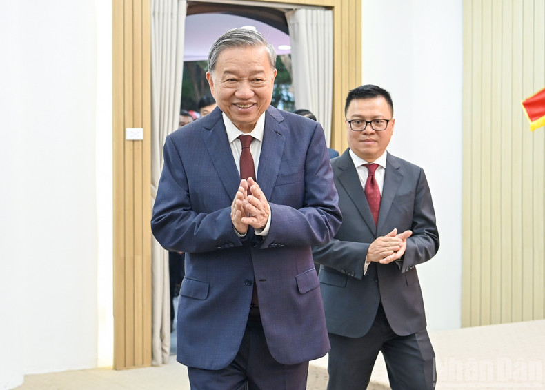 Party General Secretary To Lam attends the launching ceremony for the special news website on the 14th National Party Congress. Party General Secretary To Lam attends the launching ceremony for the special news website on the 14th National Party Congress.
