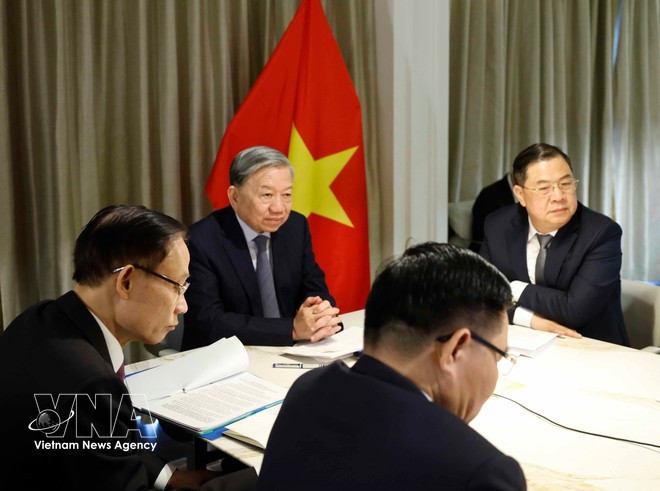 At a a phone call between Party General Secretary To Lam and Senator Bill Hagerty. (Photo: VNA)