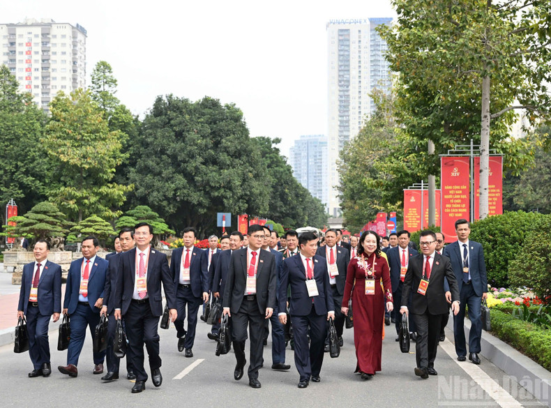 Delegates arrive to attend the third working day of the Congress.