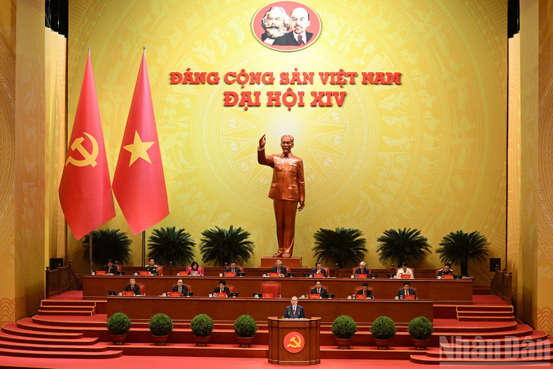 The Presidium presides over the opening session of the 14th National Party Congress.