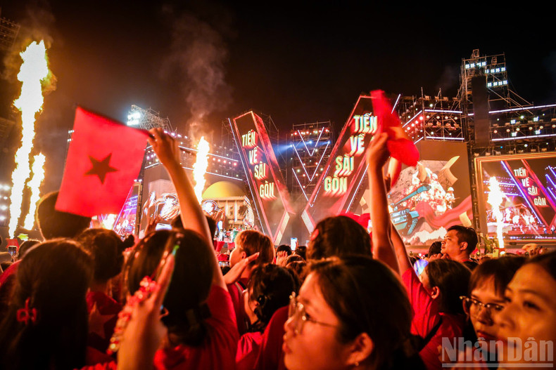 The audience in the Fanzone enthusiastically cheered for every act. 5.jpg