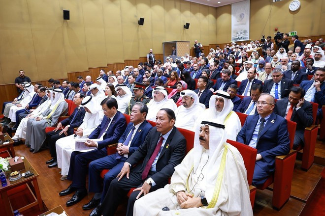 Delegates attend Prime Minister Pham Minh Chinh’s policy speech at the Kuwait Diplomatic Institute. (Photo: VNA)
