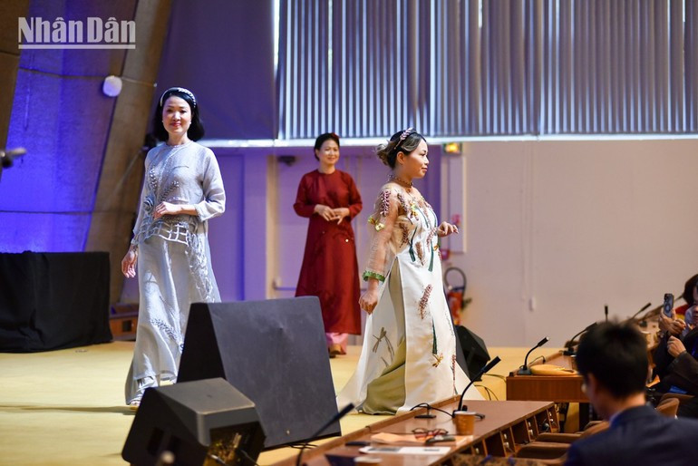 The ‘Ao dai’ collection, named “Lua”, by designer Le Thanh Danh, inspired by childhood memories and love for the homeland. (Photo: MINH DUY) image-6-8272.jpg