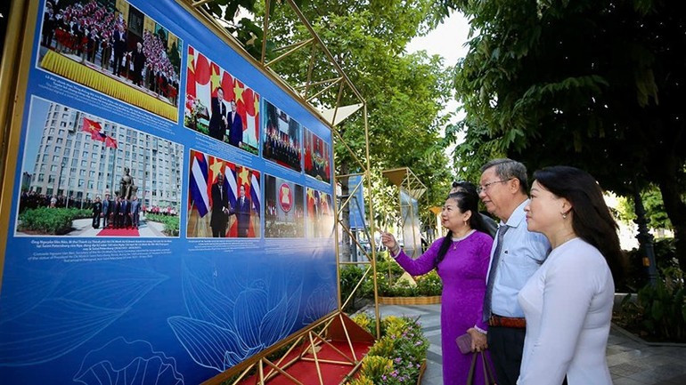 Photo: The exhibition features many valuable images of Vietnamese diplomacy. (Photo: Thanh Vu) image-9-9172.jpg