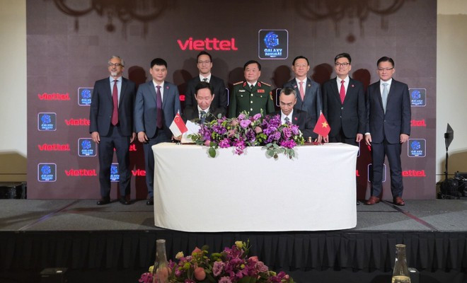 At the signing ceremony between Viettel and Unicom. (Photo: VNA)