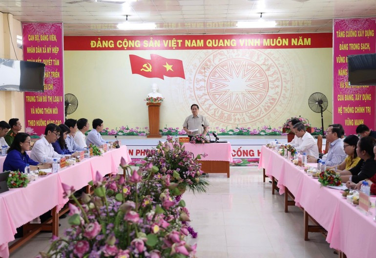 Prime Minister Pham Minh Chinh inspects the two-tier local government model in My Hiep Commune, Dong Thap Province. image-3-5533.jpg