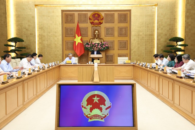PM Pham Minh Chinh chairs the conference reviewing the one-month operation of the two-tier local government model image-11.jpg