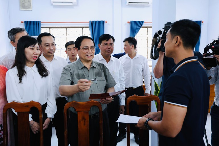 Prime Minister Pham Minh Chinh inspects the two-tier local government model in Thoi Son Ward, An Giang Province. image-5.jpg