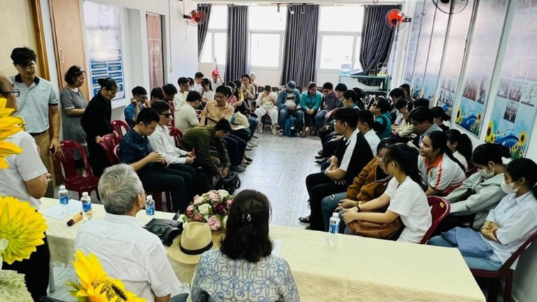 The 20th Huong Duong Scholarship Award Ceremony for visually impaired students – Source: Huong Duong Talking Book Library Fanpage image-42.jpg