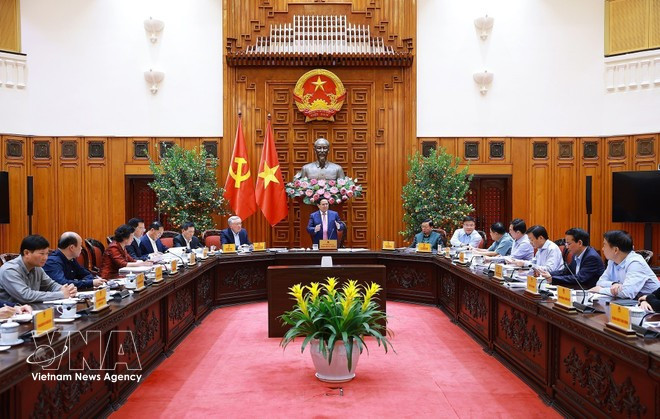 Prime Minister Pham Minh Chinh chairs the meeting of permanent Government members in Ha Noi on March 16 to review measures to secure supply and stabilise fuel prices amid complex developments of the Middle East conflict. (Photo: VNA)
