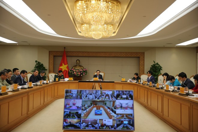 Deputy Prime Minister Tran Hong Ha speaks at the hybrid meeting to discuss draft decrees guiding the implementation of National Assembly Resolution No. 254/2025/QH15 on mechanisms and policies to address difficulties and obstacles in enforcing the Land Law. (Photo: VNA)