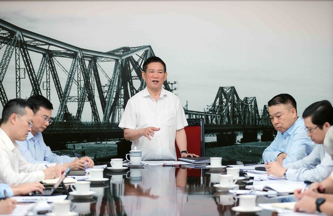 Deputy PM Ho Duc Phoc chairs a meeting on September 16 to review monetary policy and gold market management over the past nine months and chart directions for the period ahead. (Photo: VNA) Deputy PM Ho Duc Phoc chairs a meeting on September 16 to review monetary policy and gold market management over the past nine months and chart directions for the period ahead. (Photo: VNA)
