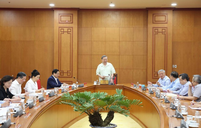 At the working session on September 17 (Photo: VNA) At the working session on September 17 (Photo: VNA)