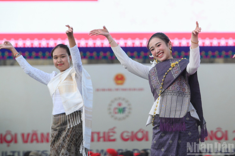 A performance by Lao artists. image-29.jpg