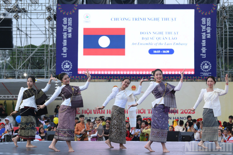 A performance by Lao artists. image-28.jpg