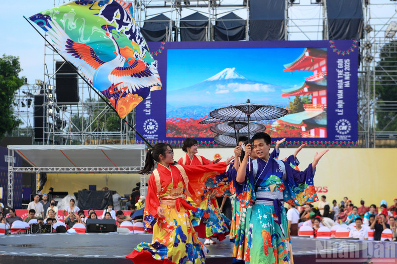 A dance performance by artists from Japan. image-26.jpg