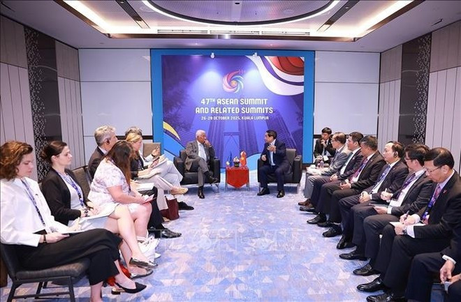 At the meeting between Prime Minister Pham Minh Chinh (right) and President of the European Council Antonio Costa to discuss bilateral cooperation and issues of mutual concerns on October 27, 2025 on the sidelines of the 47th ASEAN Summit and Related Summits in Kuala Lumpur, Malaysia (Photo: VNA) At the meeting between Prime Minister Pham Minh Chinh (right) and President of the European Council Antonio Costa to discuss bilateral cooperation and issues of mutual concerns on October 27, 2025 on the sidelines of the 47th ASEAN Summit and Related Summits in Kuala Lumpur, Malaysia (Photo: VNA)