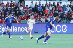 Huynh Nhu and her teammates failed to produce a surprise against Japan’s women’s team. (Photo: VFF)