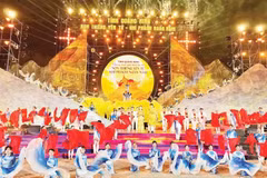 An art programme honouring the cultural and historical values of Yen Tu.
