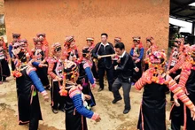 With just a communal gathering space, Ha Nhi people can perform their ethnic group’s traditional folk songs and dances.