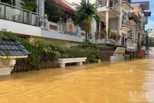 Floodwaters inundate streets in Phan Dinh Phung Ward, Thai Nguyen Province, in early October 2025. (Photo: TUAN SON)