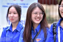 Youth Union members and young people in Ha Noi participate in volunteer activities under the 2025 “Exam Support Campaign”.