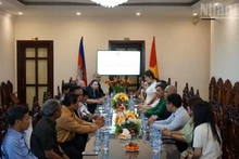 Businesses share valuable practical experience at the meeting. (Photo: DINH TRUONG)