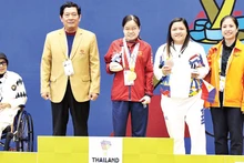 Chess player Tran Ngoc Loan (in red) won individual and team gold in the women’s B1 rapid chess event.