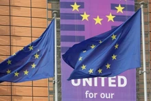 The flag of the European Union flies outside the Berlaymont building, headquarters of the European Commission, in Brussels, Belgium. (Photo: Xinhua)