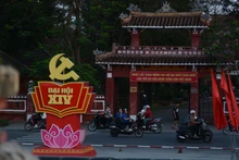 Banners and decorations welcoming the 14th National Congress of the Communist Party of Viet Nam are displayed at the central park in Hue city. (Photo: VNA)