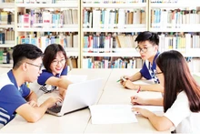 Students at Viet Nam National University, Ha Noi, look up materials at the university’s information and library centre. (Photo: DUONG TAM)