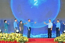 Delegates launch the Trade Union Tet Market – Spring 2026. (Photo: VNA)