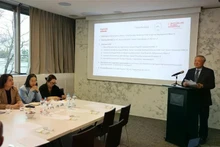 Deputy Prime Minister Nguyen Hoa Binh delivers a speech at the headquarters of the Switzerland Global Enterprise. (Photo: VNA)