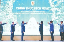 Leaders of the government, the Ministry of Justice, the Civil Judgment Enforcement Administration, and the FPT technology group press the button to launch the digital platform for civil judgment enforcement.