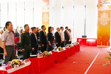 Delegates watch the live broadcast opening session of the 14th National Congress of the Communist Party of Viet Nam on January 20. (Photo: VNA)