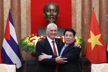 State President Luong Cuong (R) and First Secretary of the Communist Party of Cuba Central Committee and President of Cuba Miguel Díaz-Canel Bermúdez at their meeting in Ha Noi on September 1, 2025. (Photo: VNA)
