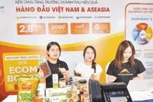 Livestream promoting products in e-commerce activities and connecting the Da Nang region. (Photo: VNA)